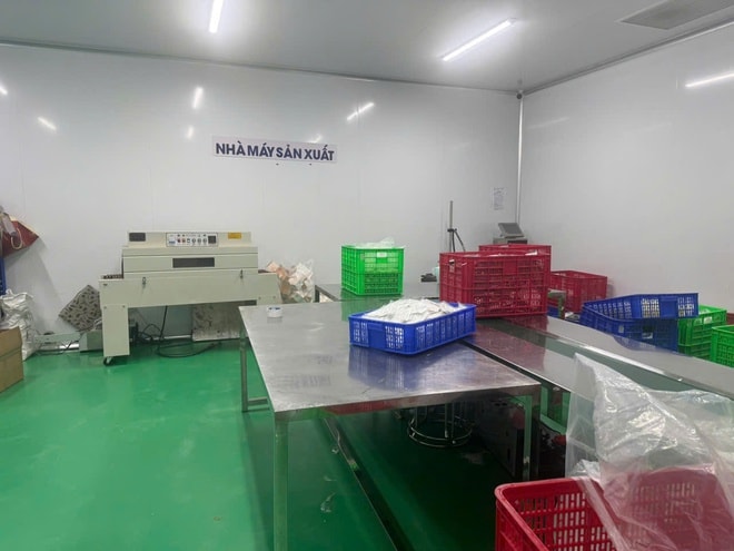 TPHCM: Triệt phá 'đại công xưởng' sản xuất mỹ phẩm giả gắn mác ngoại nhập- Ảnh 4.