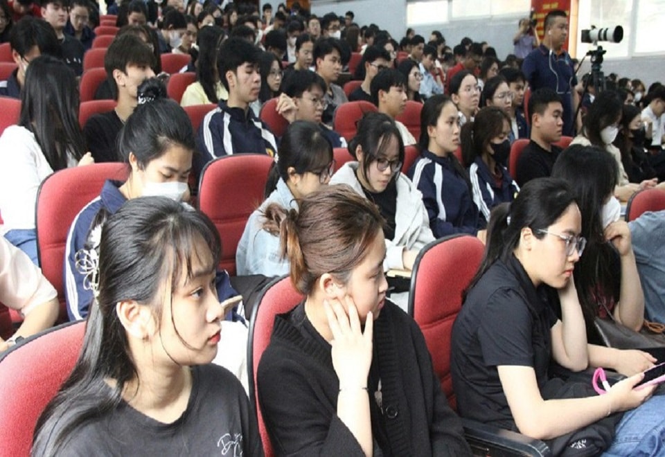 Rất nhiều đại biểu trẻ dự Hội nghị sinh viên năm học 2025-2026.