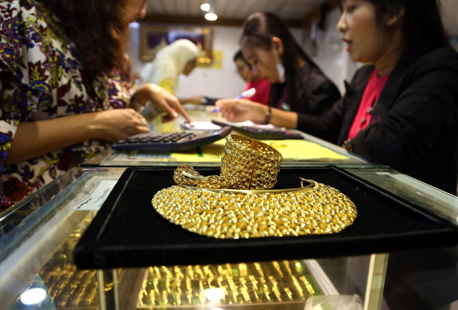 Giá vàng bốc hơi 5 triệu đồng/lượng chỉ sau 2 giờ mở cửa- Ảnh 3.
