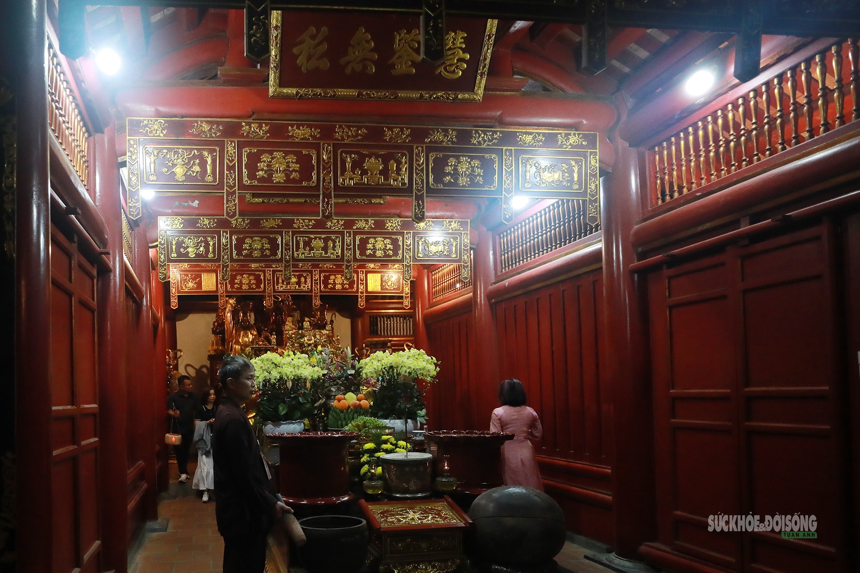 Du khách cầm đèn lồng tre, dạo bước Đền Hùng trong đêm- Ảnh 9. Du khách cầm đèn lồng tre, dạo bước Đền Hùng trong đêm- Ảnh 9.