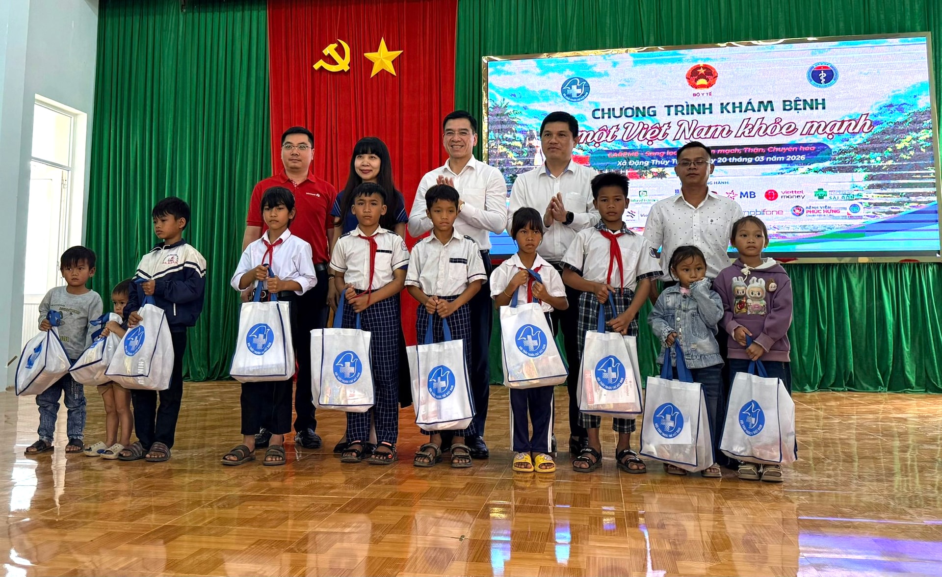 Lan tỏa tinh thần phụng sự vì sức khỏe nhân dân từ vùng đất mang tên liệt sĩ, bác sĩ Đặng Thùy Trâm- Ảnh 4.