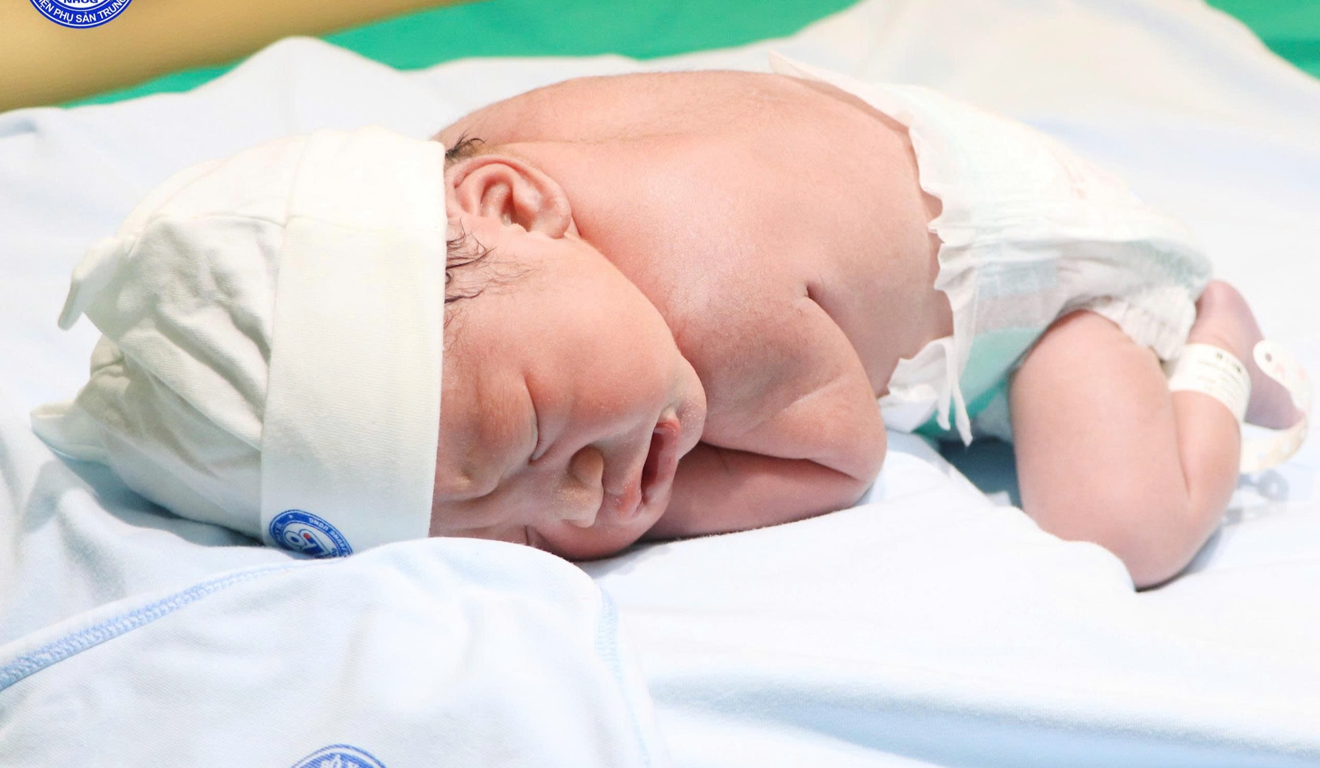 Sản phụ 60 tuổi sinh con khỏe mạnh giữa hành trình đầy thử thách- Ảnh 2. Sản phụ 60 tuổi sinh con khỏe mạnh giữa hành trình đầy thử thách- Ảnh 2.