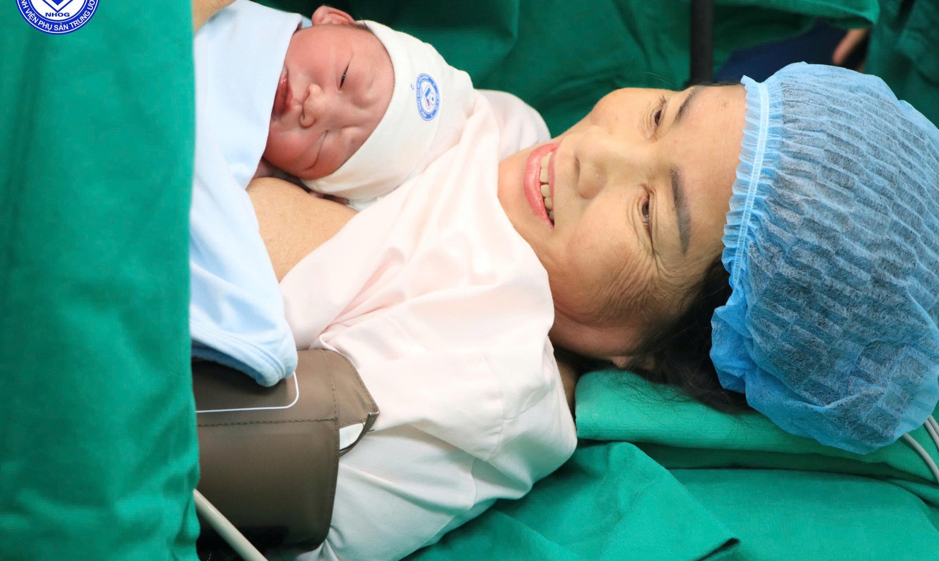 Sản phụ 60 tuổi sinh con khỏe mạnh giữa hành trình đầy thử thách- Ảnh 3. Sản phụ 60 tuổi sinh con khỏe mạnh giữa hành trình đầy thử thách- Ảnh 3.