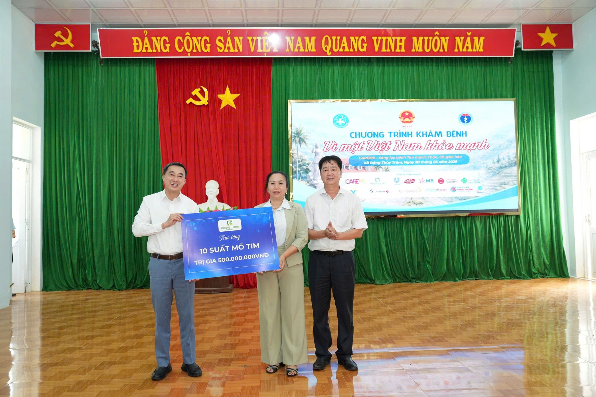 Lan tỏa tinh thần phụng sự vì sức khỏe nhân dân từ vùng đất mang tên liệt sĩ, bác sĩ Đặng Thùy Trâm- Ảnh 2.