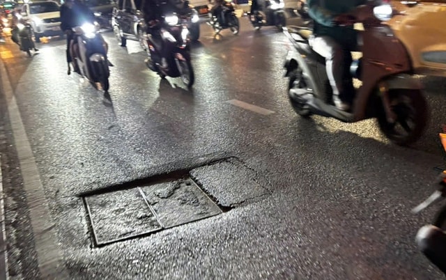'Ổ voi, ổ gà' bẫy người đi đường trên nhiều tuyến phố Hà Nội- Ảnh 4.