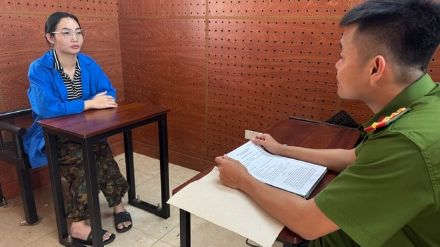 Bắt kẻ nói dối công tác ở Bộ Công an để lừa tiền người phụ nữ bán sầu riêng- Ảnh 1.