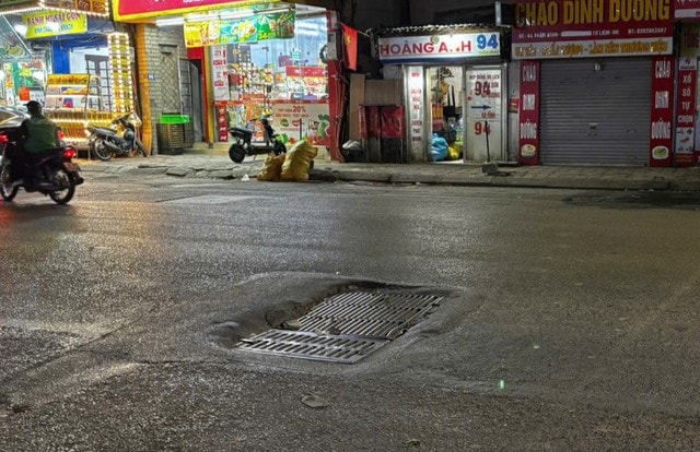 'Ổ voi, ổ gà' bẫy người đi đường trên nhiều tuyến phố Hà Nội- Ảnh 5.