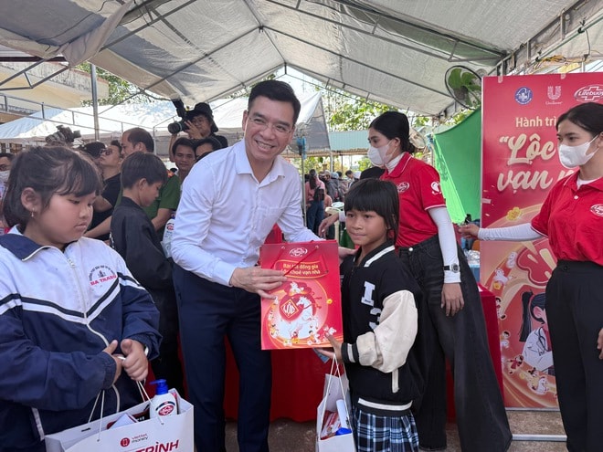 Lan tỏa tinh thần phụng sự vì sức khỏe nhân dân từ vùng đất mang tên liệt sĩ, bác sĩ Đặng Thùy Trâm- Ảnh 14.