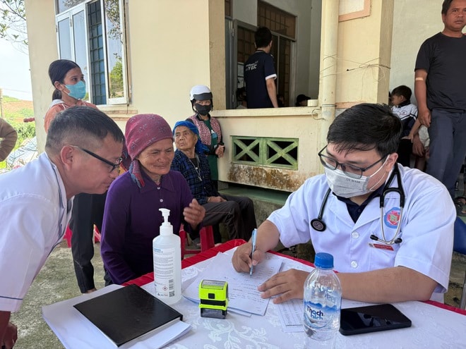 Lan tỏa tinh thần phụng sự vì sức khỏe nhân dân từ vùng đất mang tên liệt sĩ, bác sĩ Đặng Thùy Trâm- Ảnh 8.