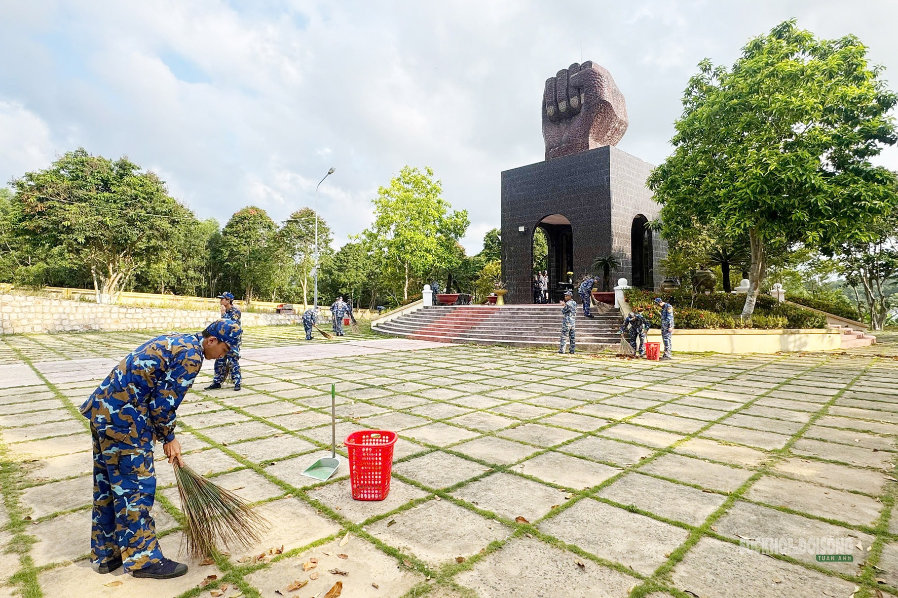 Tuổi trẻ Vùng 5 Hải quân hưởng ứng 'Ngày Chủ nhật xanh'- Ảnh 2.