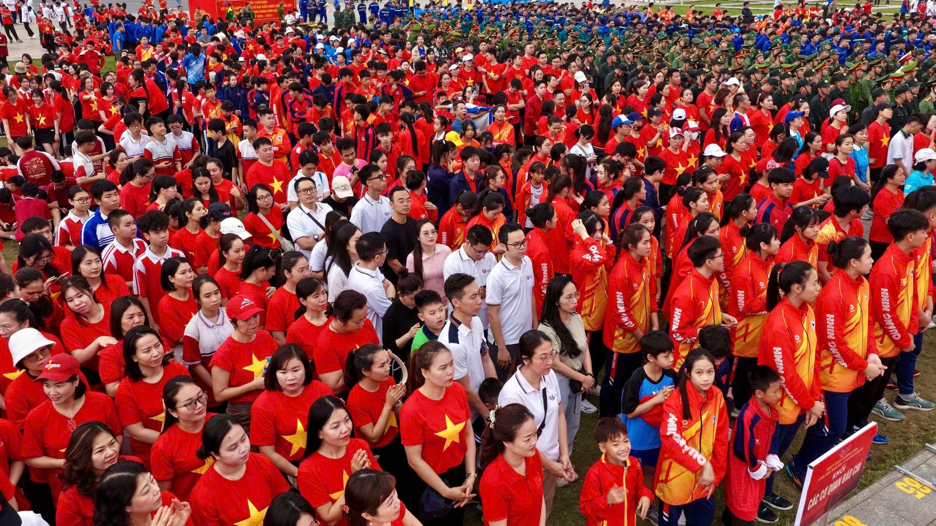 Hơn 34.000 người ở Quảng Ninh tham gia Ngày chạy Olympic 2026- Ảnh 5. Hơn 34.000 người ở Quảng Ninh tham gia Ngày chạy Olympic 2026- Ảnh 5.