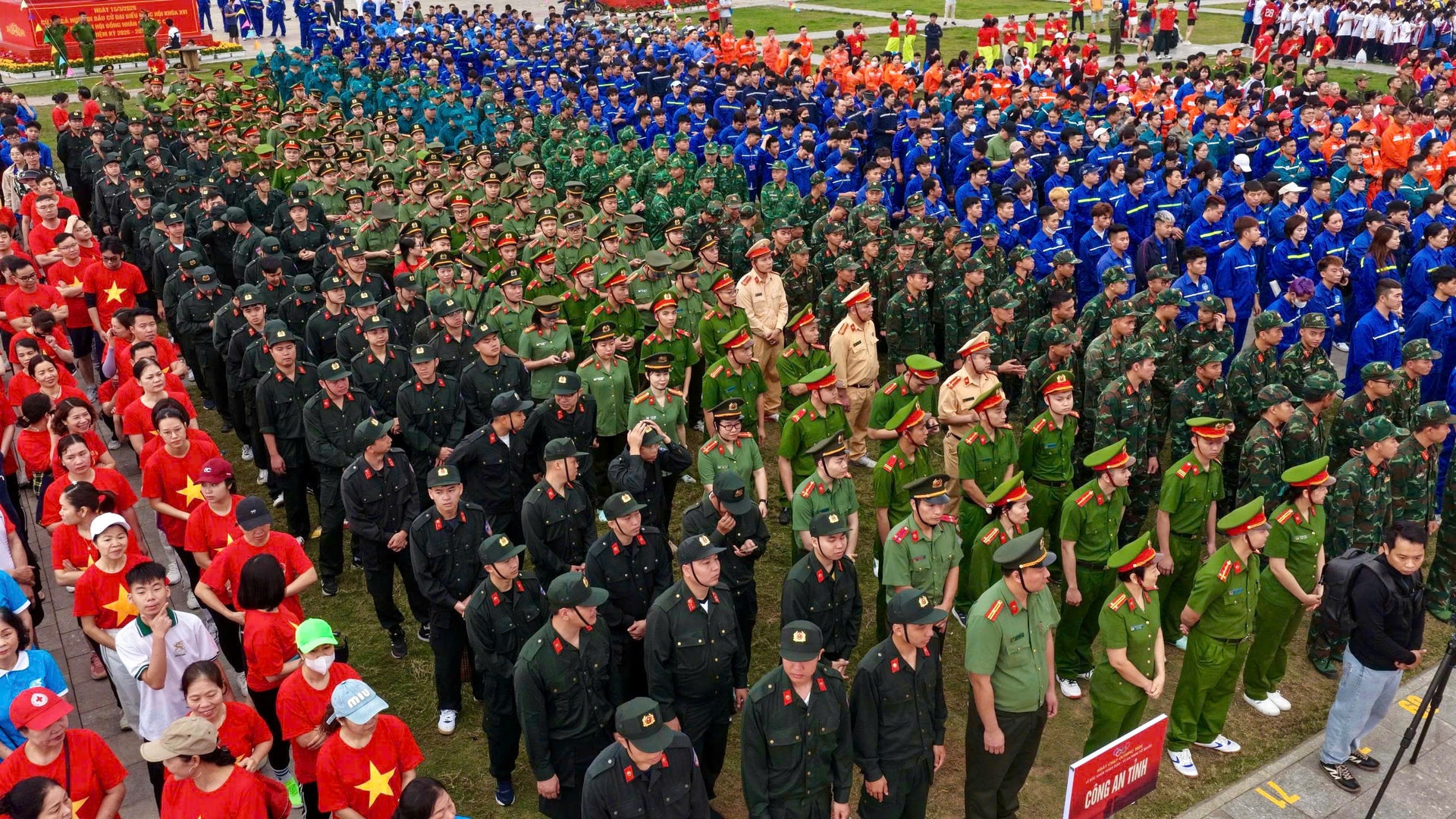 Hơn 34.000 người ở Quảng Ninh tham gia Ngày chạy Olympic 2026- Ảnh 4. Hơn 34.000 người ở Quảng Ninh tham gia Ngày chạy Olympic 2026- Ảnh 4.