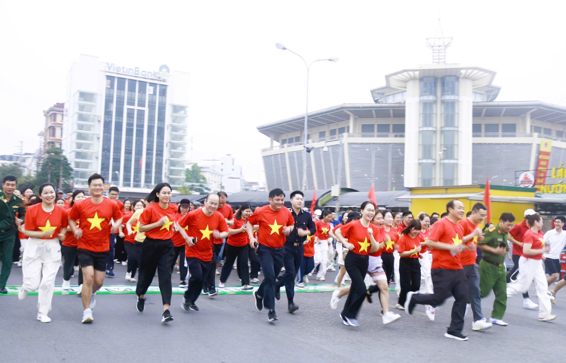 Hơn 34.000 người ở Quảng Ninh tham gia Ngày chạy Olympic 2026- Ảnh 13. Hơn 34.000 người ở Quảng Ninh tham gia Ngày chạy Olympic 2026- Ảnh 13.