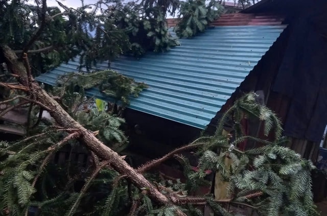 Cảnh báo dông lốc ở Lai Châu sau khi hàng chục nhà dân tốc mái- Ảnh 1.