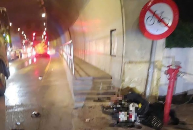 Tai nạn giao thông nghiêm trọng ở Huế khiến 2 người tử vong tại cửa hầm- Ảnh 1. Tai nạn giao thông nghiêm trọng ở Huế khiến 2 người tử vong tại cửa hầm- Ảnh 1.