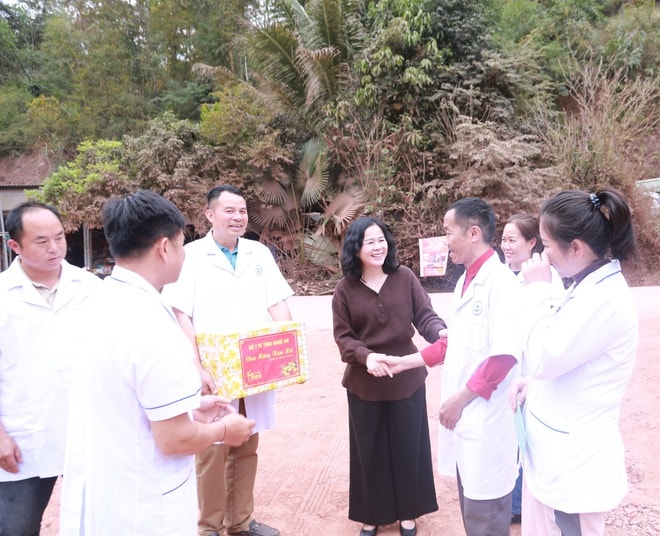 Giám đốc Sở Y tế Nghệ An Lê Thị Hoài Chung trúng cử đại biểu Quốc hội khóa XVI- Ảnh 3. Giám đốc Sở Y tế Nghệ An Lê Thị Hoài Chung trúng cử đại biểu Quốc hội khóa XVI- Ảnh 3.