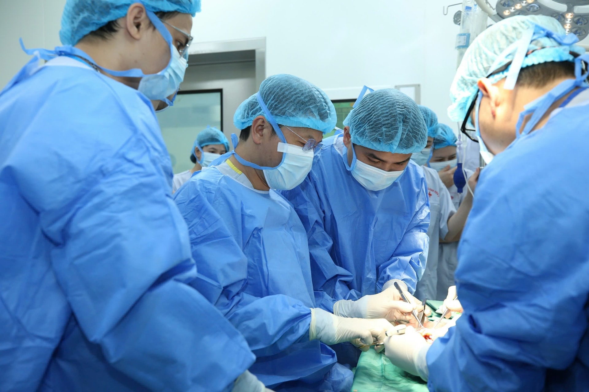 Cuộc điều phối xuyên bệnh viện cứu sống nhiều cuộc đời- Ảnh 4. Cuộc điều phối xuyên bệnh viện cứu sống nhiều cuộc đời- Ảnh 4.