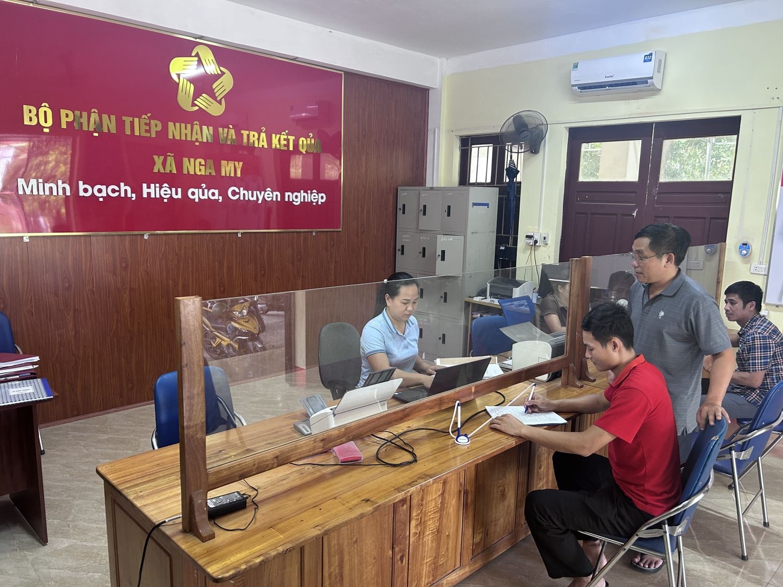 Đẩy mạnh chuyển đổi số toàn diện công tác đăng ký, quản lý hộ tịch- Ảnh 1.