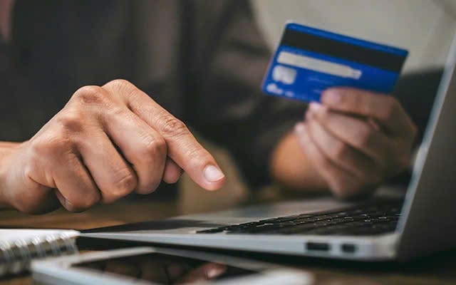 Mở tài khoản bằng định danh giả mạo có thể bị phạt tới 100 triệu đồng- Ảnh 1.