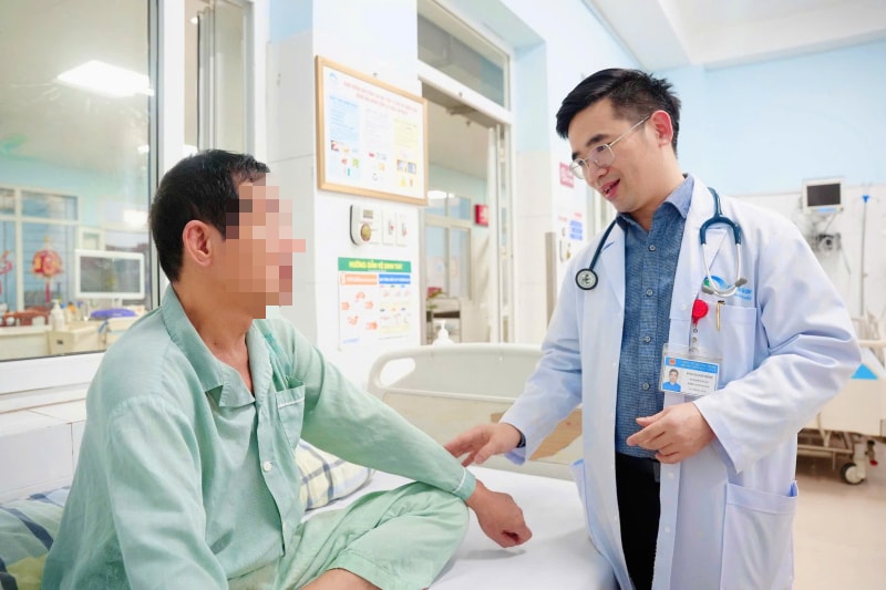 Cứu sống người đàn ông nhồi máu cơ tim cấp dị dạng động mạch vành hiếm gặp- Ảnh 3.