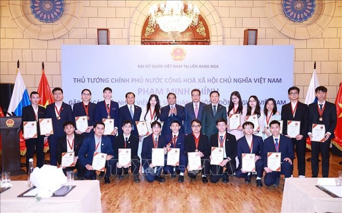 Thủ tướng Phạm Minh Chính gặp gỡ cộng đồng người Việt Nam tại LB Nga- Ảnh 7. Thủ tướng Phạm Minh Chính gặp gỡ cộng đồng người Việt Nam tại LB Nga- Ảnh 7.