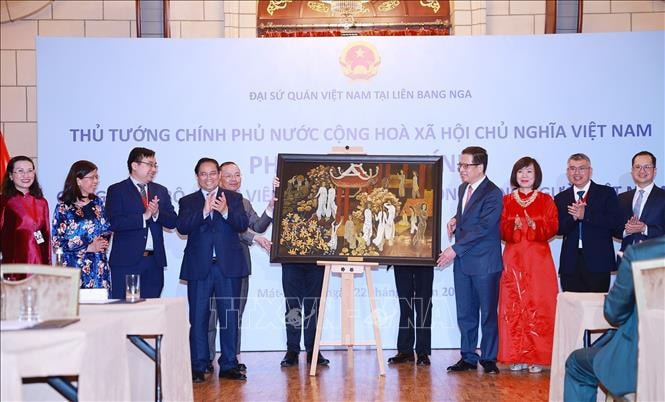 Thủ tướng Phạm Minh Chính gặp gỡ cộng đồng người Việt Nam tại LB Nga- Ảnh 5. Thủ tướng Phạm Minh Chính gặp gỡ cộng đồng người Việt Nam tại LB Nga- Ảnh 5.