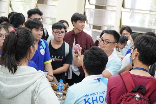 Tuyển thẳng đại học khối ngành sức khỏe có áp ngưỡng điểm sàn?- Ảnh 1.