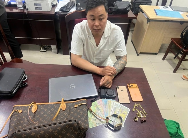 Hà Nội: Mang 6 tiền án, đập kính 2 ô tô trộm hơn 60 triệu đồng- Ảnh 1. Hà Nội: Mang 6 tiền án, đập kính 2 ô tô trộm hơn 60 triệu đồng- Ảnh 1.