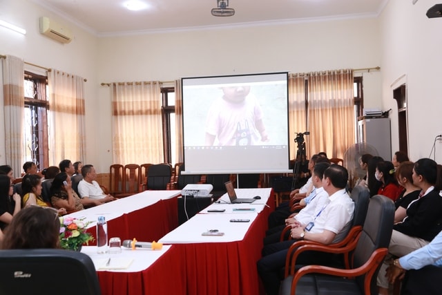 Chuyên gia tâm lý hướng dẫn cách giao tiếp, tương tác với trẻ tự kỷ- Ảnh 1. Chuyên gia tâm lý hướng dẫn cách giao tiếp, tương tác với trẻ tự kỷ- Ảnh 1.