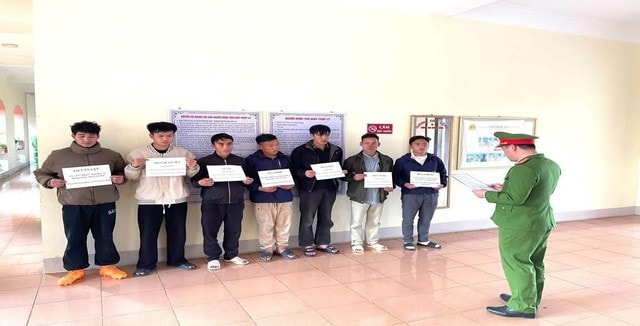 Giáo viên tiểu học tham gia mua bán súng, đạn trái phép bị khởi tố- Ảnh 1. Giáo viên tiểu học tham gia mua bán súng, đạn trái phép bị khởi tố- Ảnh 1.