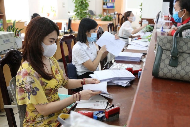 Đề xuất viên chức nghỉ thai sản, nghỉ ốm vẫn được đánh giá theo thời gian làm việc thực tế- Ảnh 1.