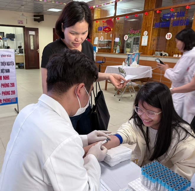 Khám bệnh, tặng quà miễn phí 'Vì một Việt Nam khoẻ mạnh hơn' cho 500 người dân Vĩnh Bảo - Hải Phòng- Ảnh 2. Khám bệnh, tặng quà miễn phí 'Vì một Việt Nam khoẻ mạnh hơn' cho 500 người dân Vĩnh Bảo - Hải Phòng- Ảnh 2.