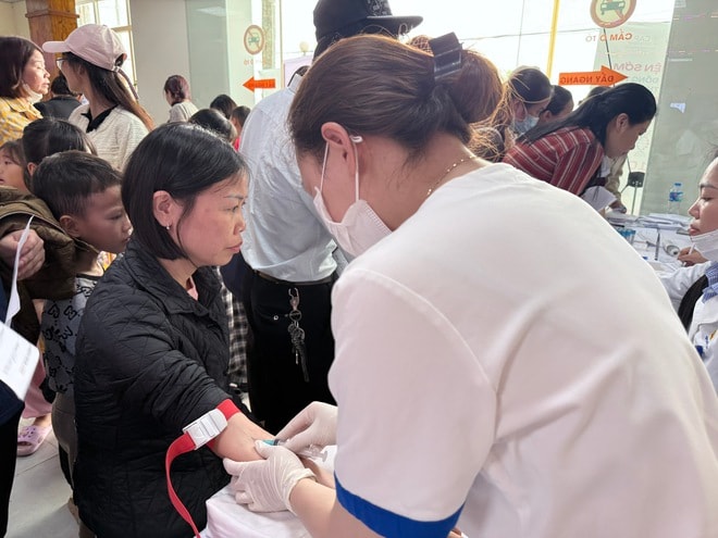 Khám bệnh, tặng quà miễn phí 'Vì một Việt Nam khoẻ mạnh hơn' cho 500 người dân Vĩnh Bảo - Hải Phòng- Ảnh 1. Khám bệnh, tặng quà miễn phí 'Vì một Việt Nam khoẻ mạnh hơn' cho 500 người dân Vĩnh Bảo - Hải Phòng- Ảnh 1.