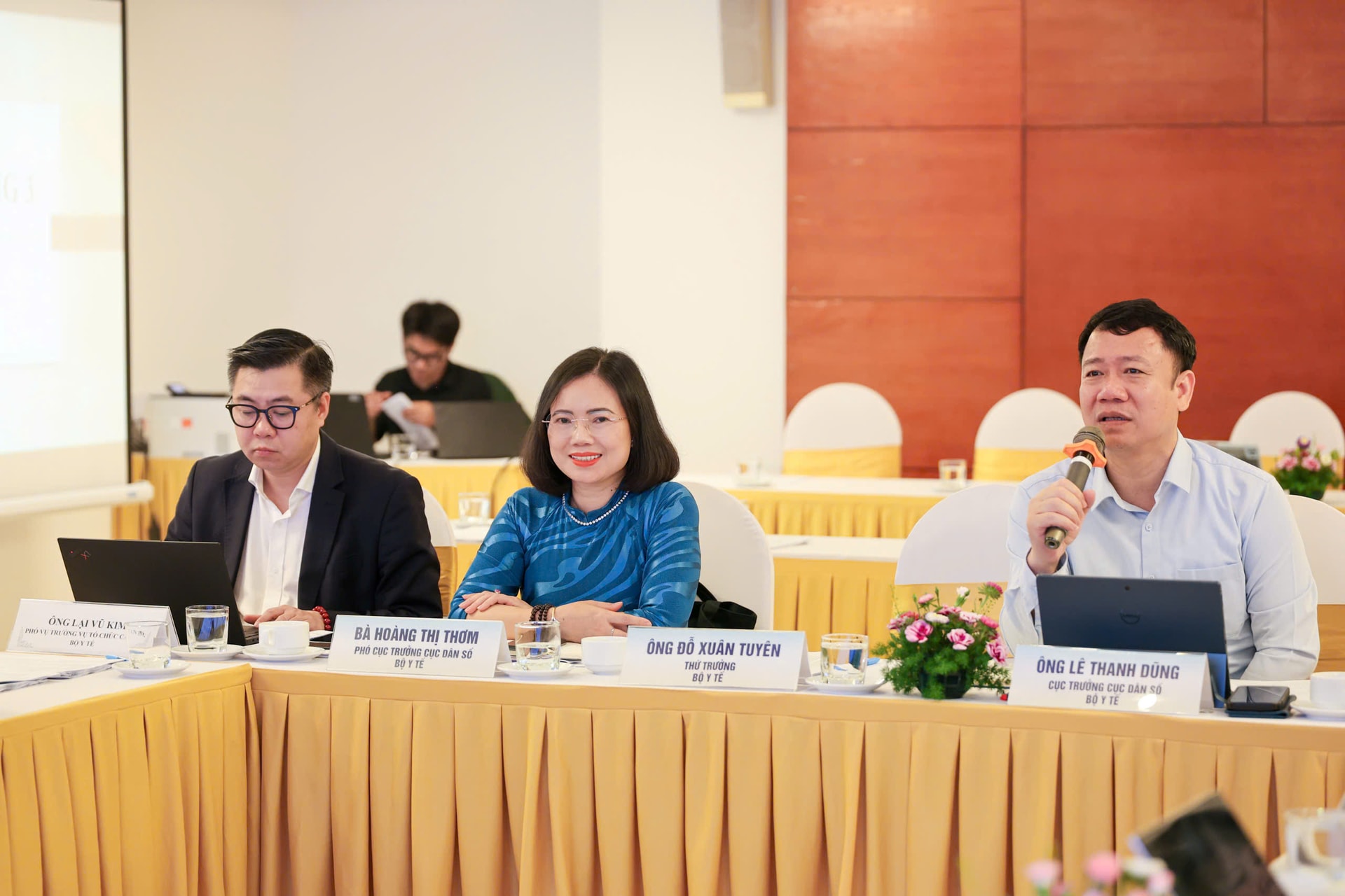 Sớm hoàn thiện văn bản hướng dẫn để đảm bảo tính đồng bộ, thống nhất trong triển khai Luật Dân số - Ảnh 10. Sớm hoàn thiện văn bản hướng dẫn để đảm bảo tính đồng bộ, thống nhất trong triển khai Luật Dân số - Ảnh 10.