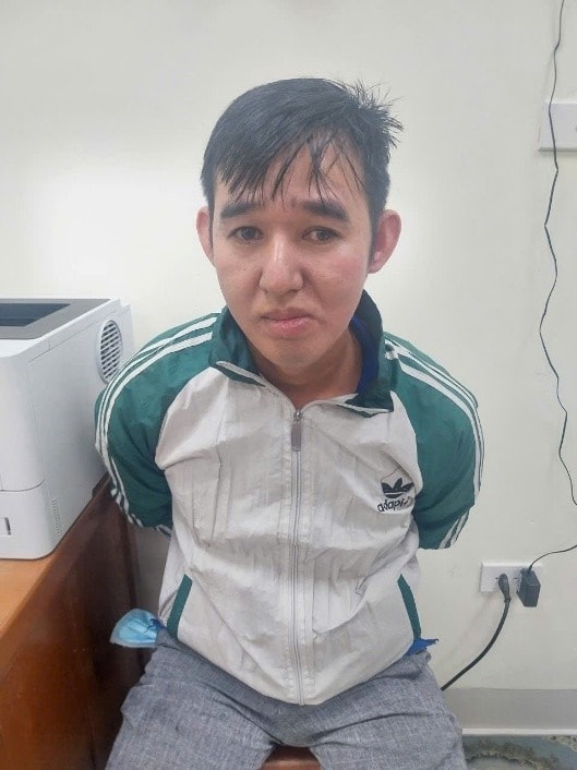 Làm quen qua Zalo rồi đưa bé gái 12 tuổi vào chòi cafe để hiếp dâm- Ảnh 1.