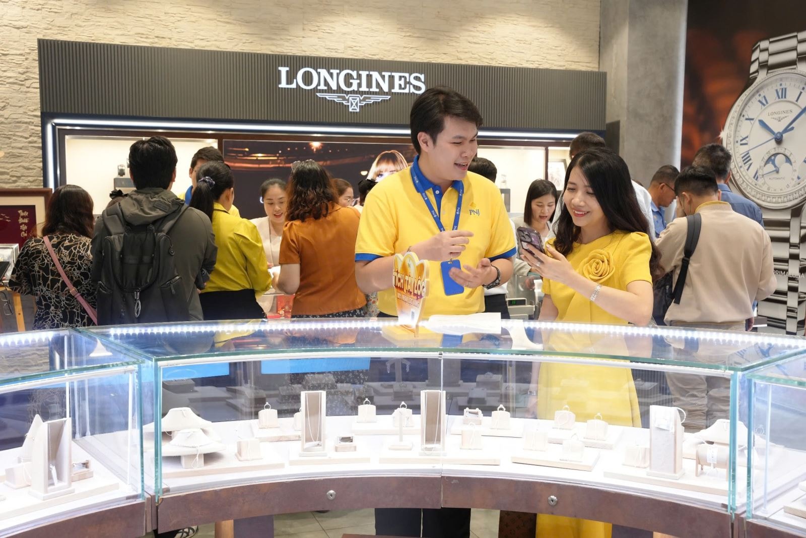 Vàng đảo chiều tăng gần 2 triệu đồng/lượng sau 2 giờ mở cửa- Ảnh 3.