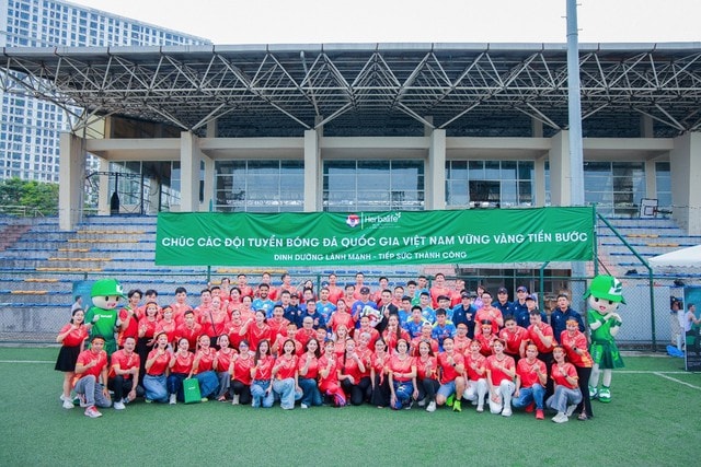 Herbalife Việt Nam cùng Liên đoàn Bóng đá Việt Nam tiếp sức Đội tuyển Bóng đá Quốc gia Việt Nam chuẩn bị cho mùa giải mới 2026- Ảnh 1.