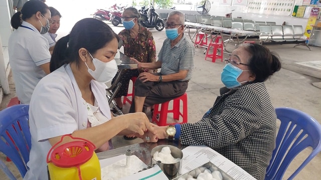 TPHCM hướng tới mỗi người dân được khám sức khỏe ít nhất 1 lần mỗi năm- Ảnh 1. TPHCM hướng tới mỗi người dân được khám sức khỏe ít nhất 1 lần mỗi năm- Ảnh 1.