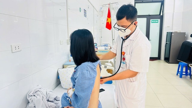 40% người mắc bệnh lao không có triệu chứng, cấp thiết đưa phát hiện lao vào khám sức khỏe định kỳ- Ảnh 1. 40% người mắc bệnh lao không có triệu chứng, cấp thiết đưa phát hiện lao vào khám sức khỏe định kỳ- Ảnh 1.