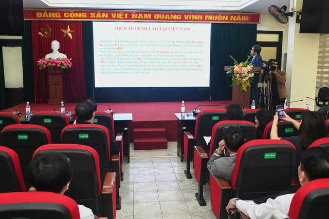 40% người mắc bệnh lao không có triệu chứng, cấp thiết đưa phát hiện lao vào khám sức khỏe định kỳ- Ảnh 3. 40% người mắc bệnh lao không có triệu chứng, cấp thiết đưa phát hiện lao vào khám sức khỏe định kỳ- Ảnh 3.