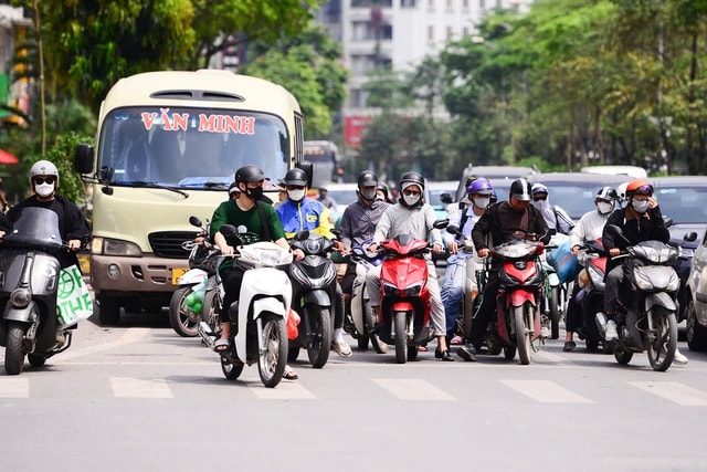 Diễn biến đợt nắng nóng đầu mùa cuối tháng 3 ở Bắc Bộ và Trung Bộ- Ảnh 1. Diễn biến đợt nắng nóng đầu mùa cuối tháng 3 ở Bắc Bộ và Trung Bộ- Ảnh 1.