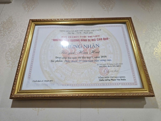 Cuộc thi Sự hy sinh thầm lặng và hành trình tìm chân dung thầy thuốc của một nữ nhà báo- Ảnh 5. Cuộc thi Sự hy sinh thầm lặng và hành trình tìm chân dung thầy thuốc của một nữ nhà báo- Ảnh 5.