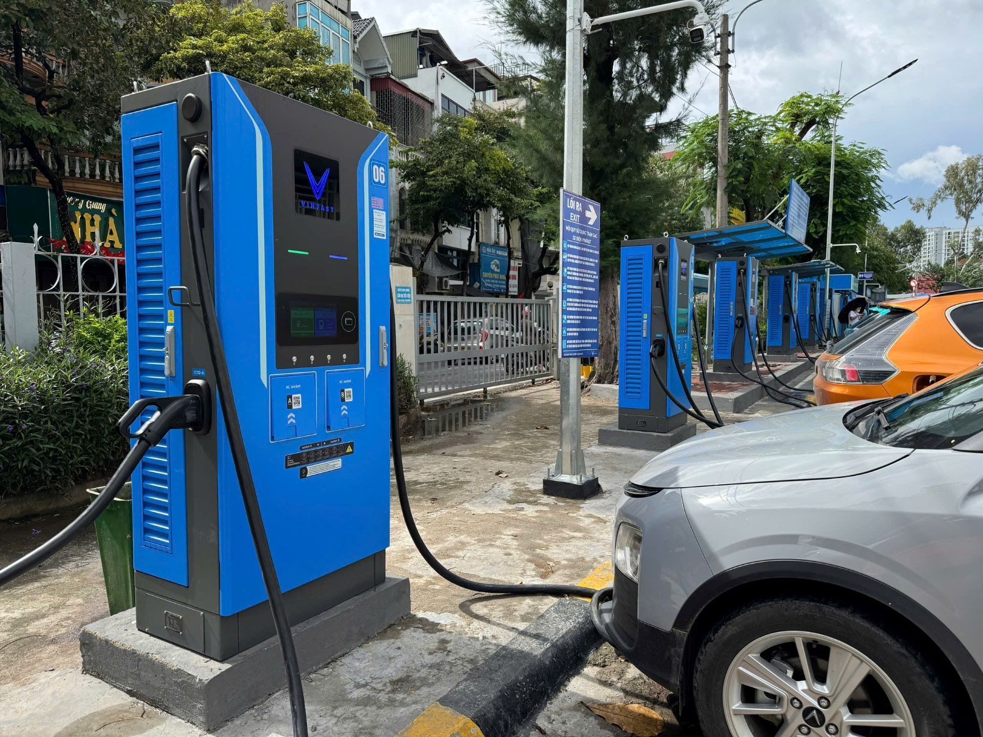 Mô hình trạm sạc tích hợp tại bến xe tạo thuận lợi cho tài xế dịch vụ - 3