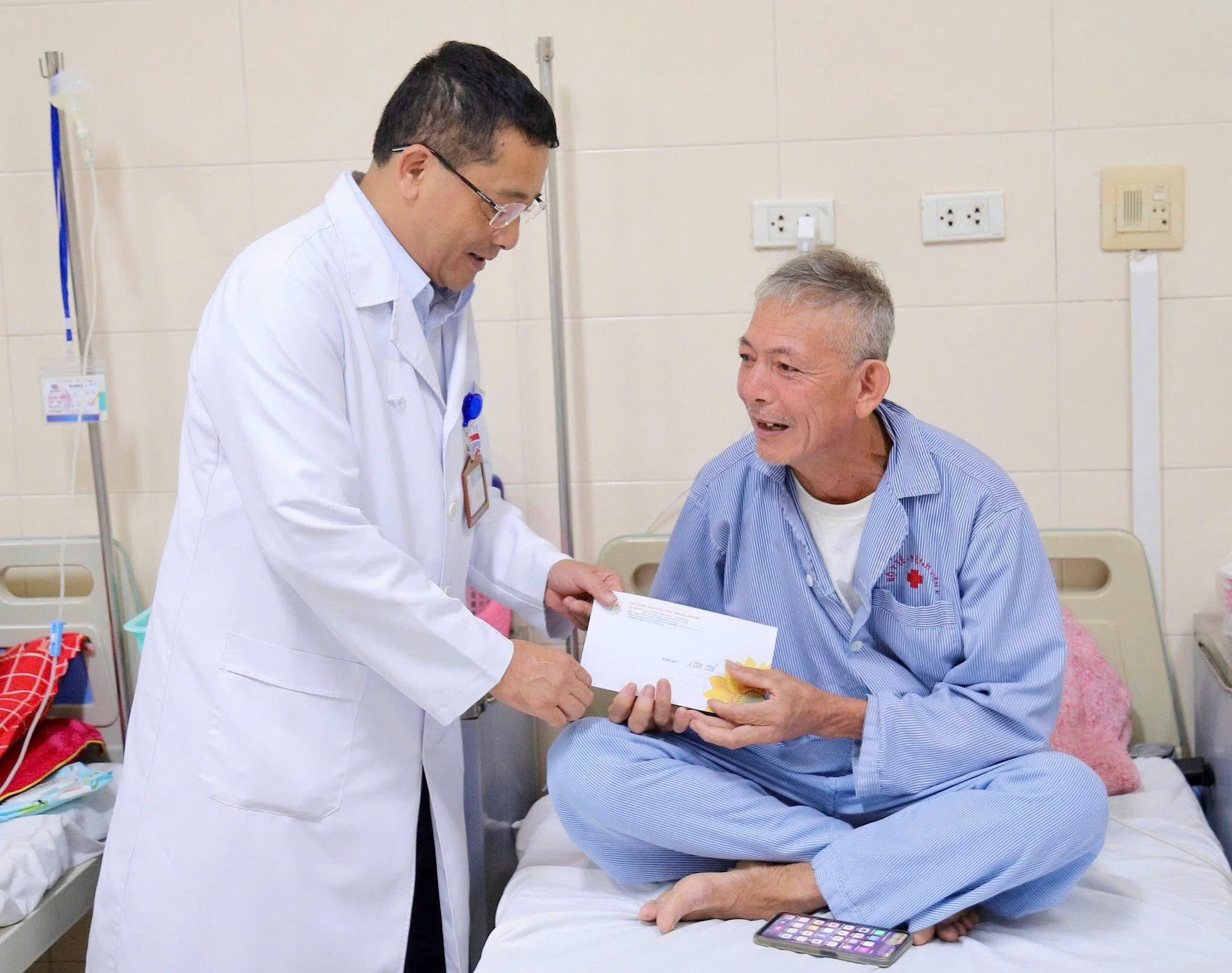 Nghề công tác xã hội - nhịp cầu kết nối tấm lòng sẻ chia dành cho người bệnh ung thư- Ảnh 3. Nghề công tác xã hội - nhịp cầu kết nối tấm lòng sẻ chia dành cho người bệnh ung thư- Ảnh 3.