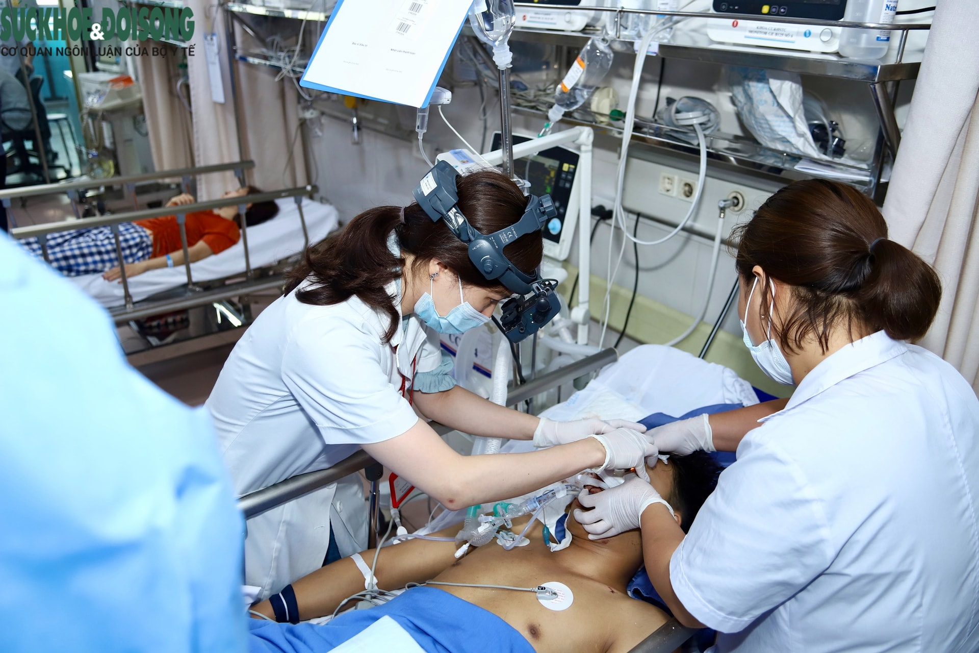 Sau cánh cửa cấp cứu (1): Chạy đua với thời gian để cứu người- Ảnh 5.