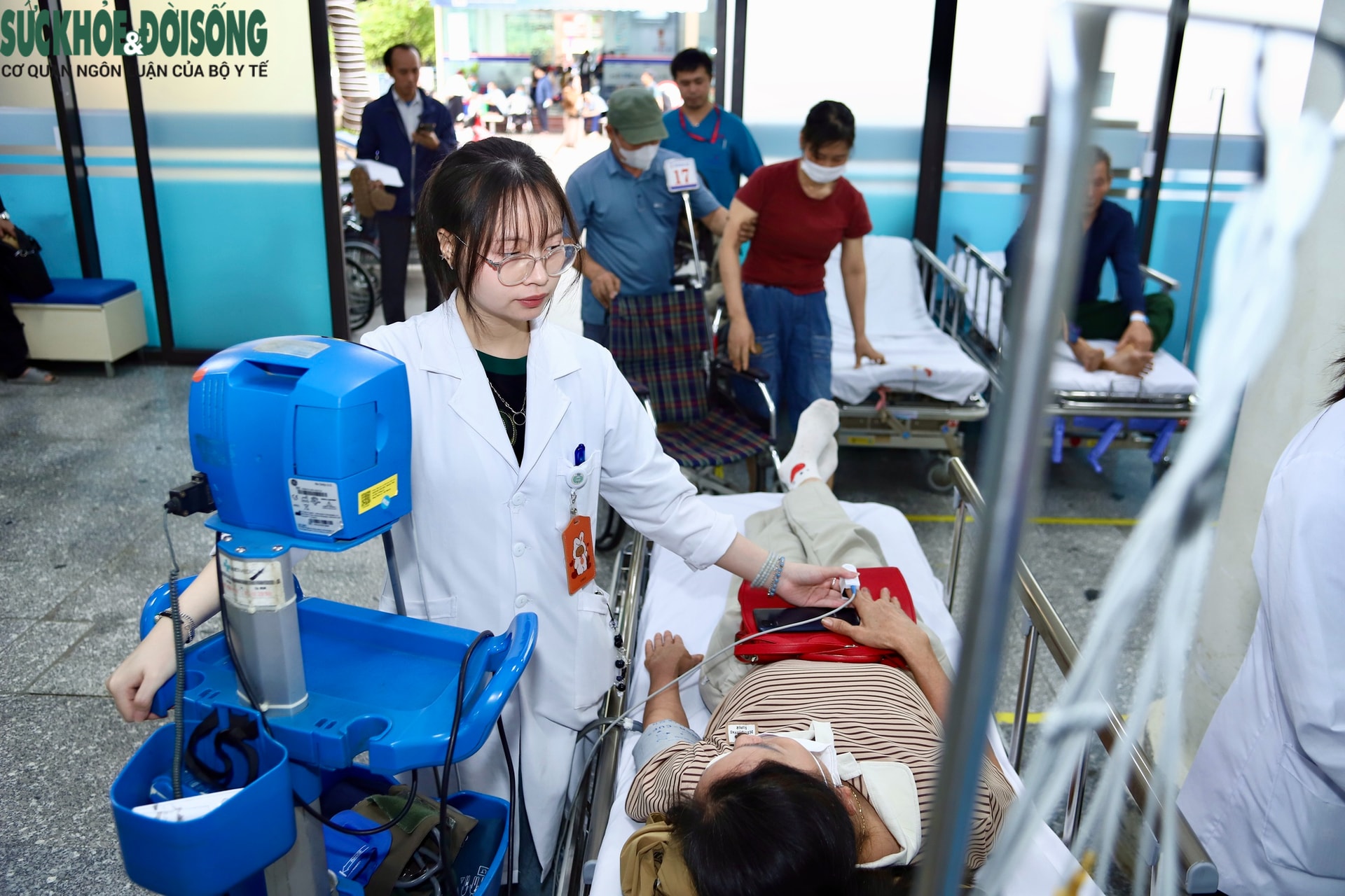 Sau cánh cửa cấp cứu (1): Chạy đua với thời gian để cứu người- Ảnh 7.