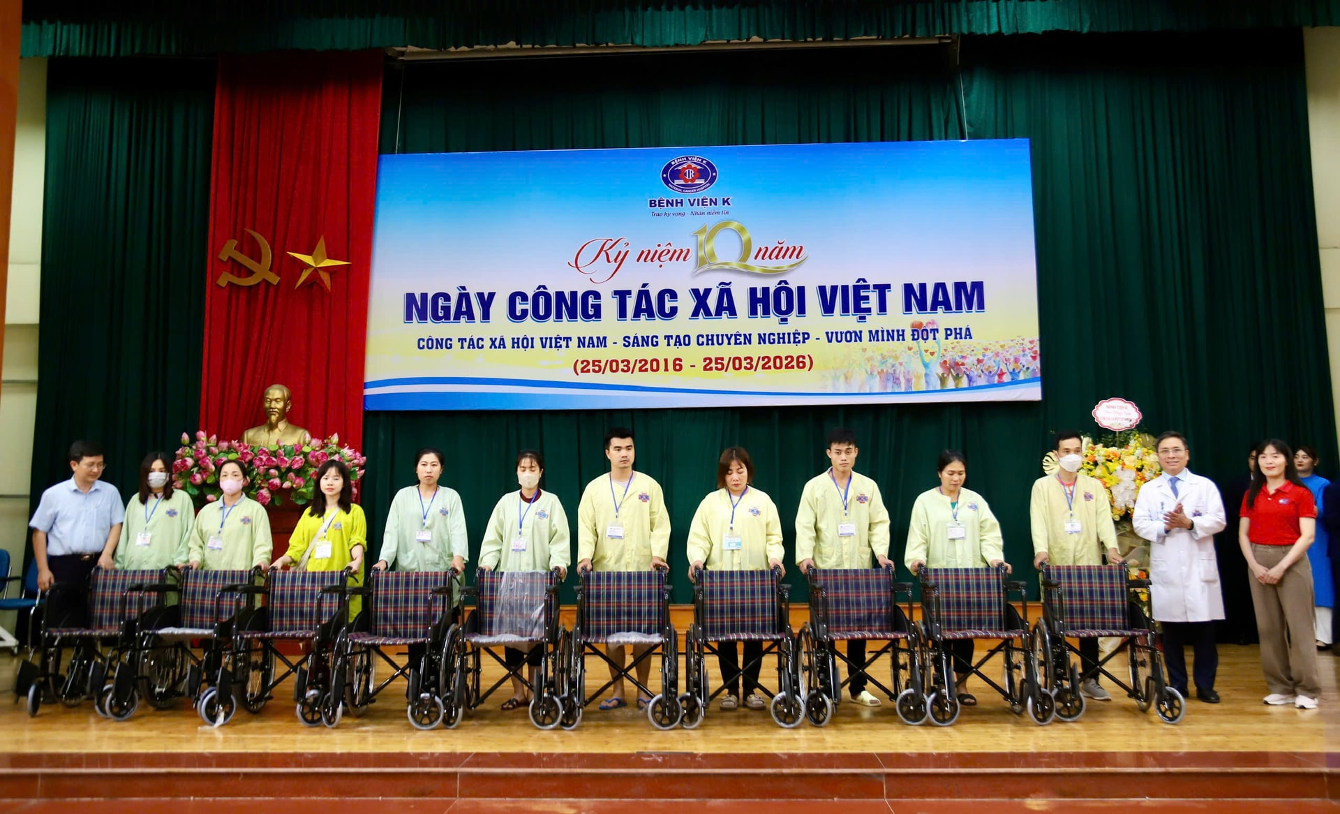 Nghề công tác xã hội - nhịp cầu kết nối tấm lòng sẻ chia dành cho người bệnh ung thư- Ảnh 2. Nghề công tác xã hội - nhịp cầu kết nối tấm lòng sẻ chia dành cho người bệnh ung thư- Ảnh 2.