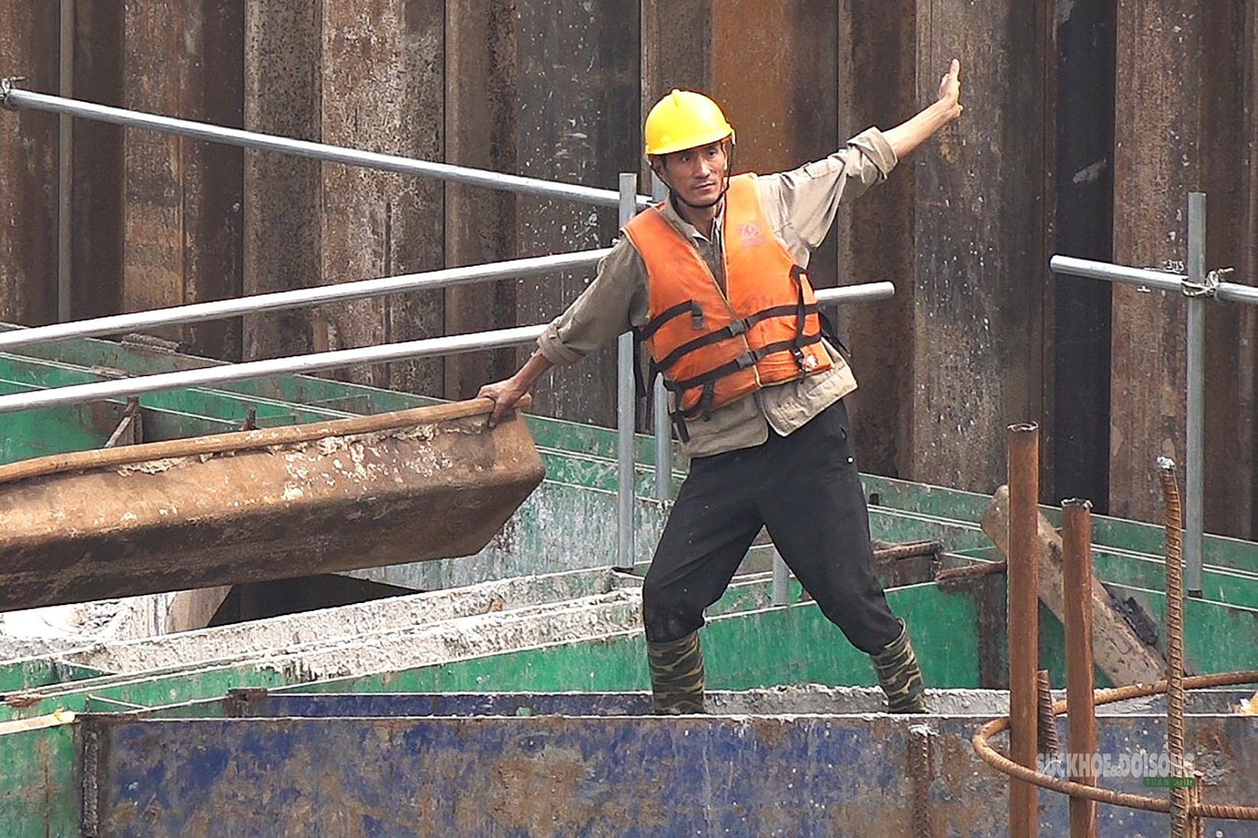 Đại công trường cầu Hồng Hà bứt tốc giữa sông Hồng- Ảnh 6.