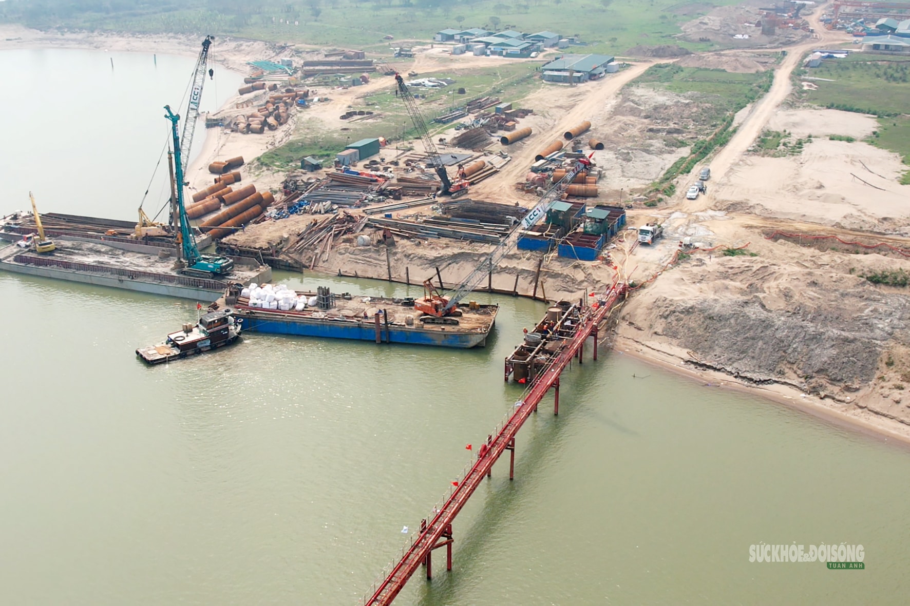 Đại công trường cầu Hồng Hà bứt tốc giữa sông Hồng- Ảnh 10.