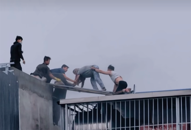 Người đàn ông kể lại thời khắc sinh tử cứu 7 người trong đám cháy- Ảnh 2.